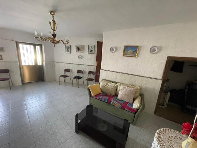 Casa en venta en Hinojal. CASA CON PATIO EN HINOJAL. Casas.