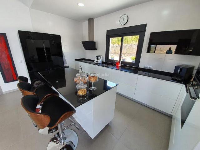 Casa en venta en Hondón de las Nieves. Casas Hondón de las.