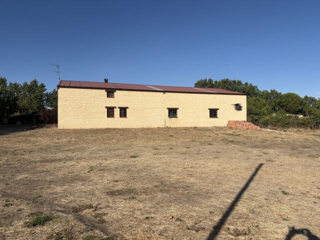 Casa en venta en Hontanares de Eresma. Casa Nave con Terreno en Venta en HONTANARES de ERESMA Segovia BENEFICIOS. La AMPLITUD de la FINCAPARCELA. El disponer de AGUA So. Casas Hontanares de.