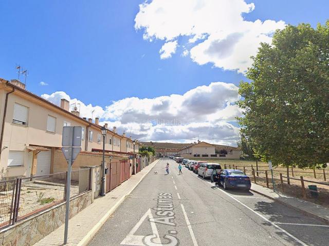 Casa en venta en Hontanares de Eresma. INMUEBLE SIN POSESION Y SIN ACCESO AL INTERIOR SIN POSESION Y SIN ACCESO AL INTERIOR. NO SE PUEDEN REALIZAR VISITAS. Casas Hontanares de.