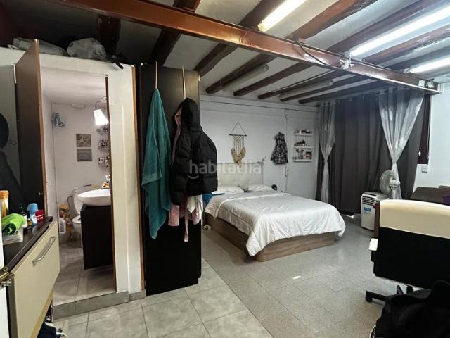 Casa en venta en Hospitalet de Llobregat L´, Centre. Exclusiva Casa en el maravilloso barrio de Hospitalet centro con Múltiples posibilidades. Casas Hospitalet de Llobregat.