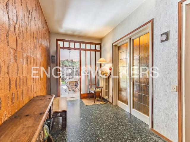 Casa en venta en Hospitalet de Llobregat L´, Sanfeliu. Vivienda residencial con gran parcela y potencial de transformación en Bellaterra. Casas Hospitalet de Llobregat.