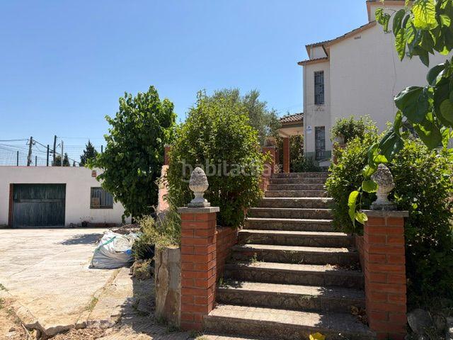 Casa en venta en Hostalets de Pierola Els. Casa independiente de 186 m2 en parcela de 3095, con piscina, arboles frutales y jardin. 3 habiaciones. 1 baño. garaje. piscina. Casas Hostalets de.