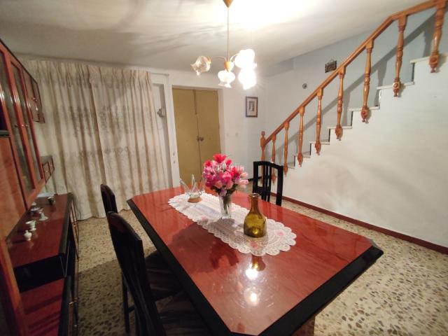 Casa en venta en Iznájar. Excepcional casa de pueblo, especial para turismo rural. Casas.