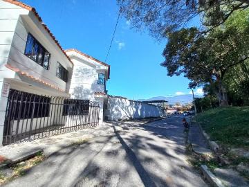 Casa En Venta En Ibague En Santa Helena V180526