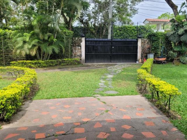 Casa En Venta En Ibague En Aparco V32476