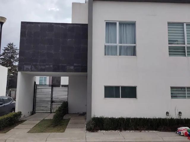 Casa en venta en Idílica Finca Serratón. Junto a colegio ICCUS