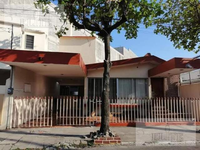 CASA EN VENTA EN IGNACIO ZARAGOZA A UNA CUADRA DE LA PLAYA