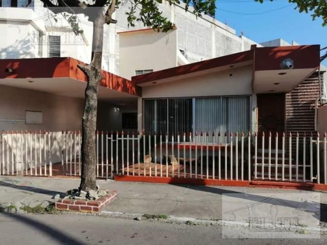 CASA EN VENTA EN IGNACIO ZARAGOZA A UNA CUADRA DE LA PLAYA