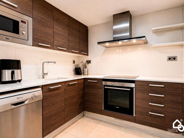 Casa en venta en Igualada, Centre. VENTA CASA EN IGUALADA ZONA CENTRO REFORMADA, TERRAZAS Y ALMACÉN!. Casas.
