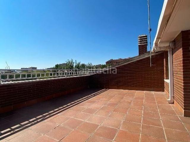 Casa en venta en Igualada, Les Comes. Exclusiva casa unifamiliar de 255 m2 amb ampli pati privat i espectacular buhardilla a Igualada. Casas.