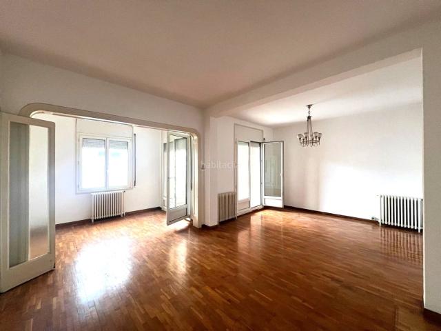 Casa en venta en Igualada, Poble Sec. CASA CON GARAJE Y TERRAZA EN VENTA A IGUALADA: BARRIO DEL POBLESEC. Casas.
