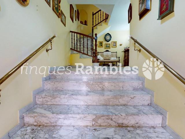 Casa en venta en Igualada, Poble Sec. CASA UNICA A SET CAMINS. Casas.