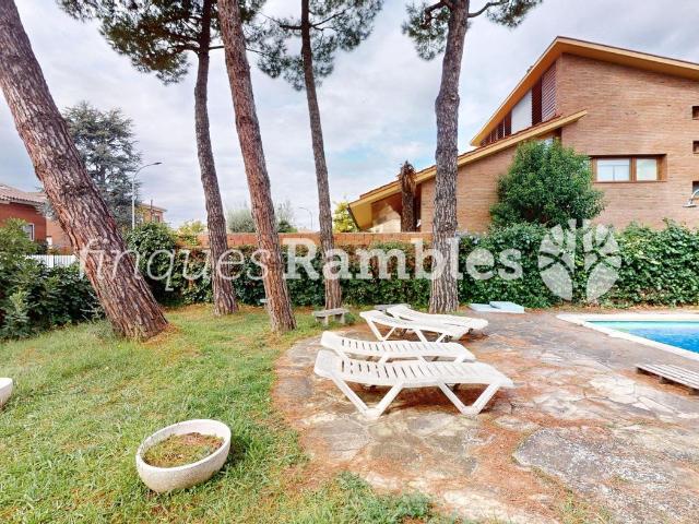 Casa en venta en Igualada, Ponent Set Camins. PRECIOSA TORRE AMB GRAN JARDÍ I PISCINA A SET CAMINS. Casas.