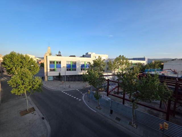 Casa en venta en Igualada, Ponent Set Camins. VENTA CASA EN IGUALADA ZONA PONIENTE 2 PISOS INDEPENDIENTES, TERRAZAS Y GRAN ALMACÉN DE 340M2!. Casas.