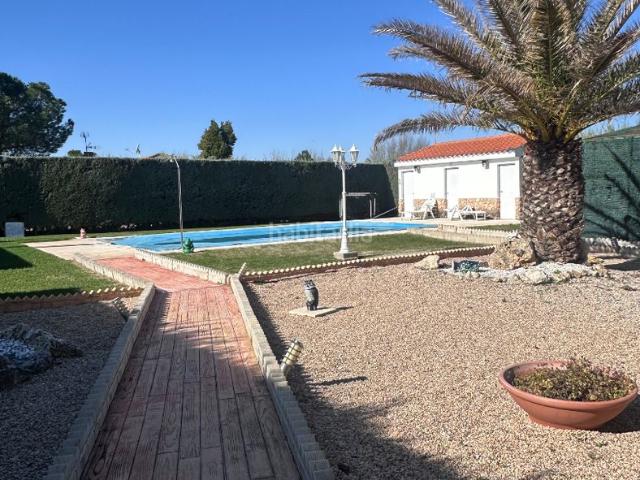 Casa en venta en Illana. Maravilloso chalet a la venta en Illana Guadalajara. Casas.