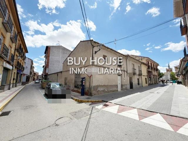 Casa en venta en Illescas, Centro. CASA DE ESQUINA EN VENTA EN PLENO CENTRO DE ILLESCAS GRAN POTENCIAL PARA INVERSIÓN. Casas.