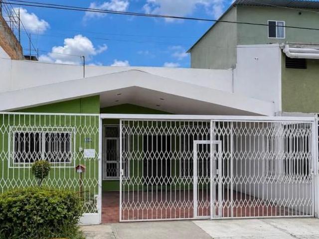Casa de 250 m² con 3 recámaras en venta en Independencia Oriente