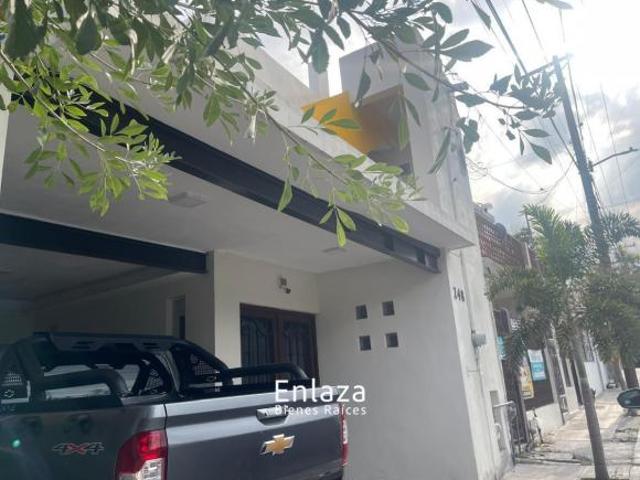 Casa en Venta en Industrias del Poniente en Santa Catarina