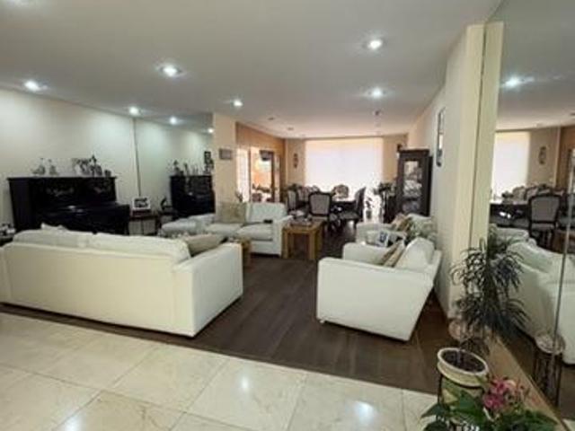 CASA EN VENTA EN INTERLOMAS/ VALLE DE LAS PALMAS