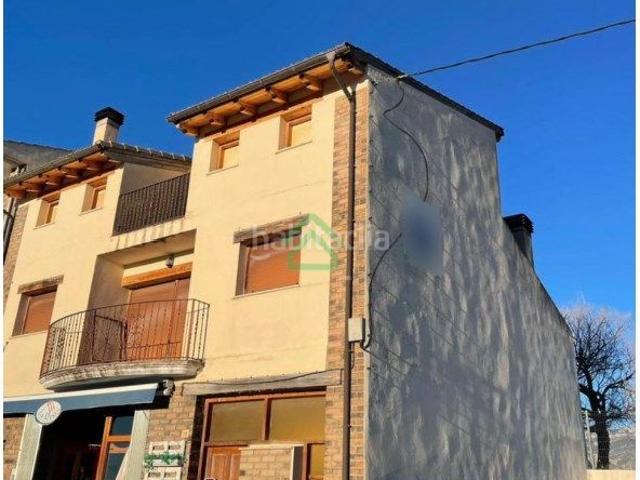 Casa en venta en Isona i Conca Dellà Pirineos. 360 m. Tres plantas. Barbacoa. Horno de leña. Cuatro habitaciones. Casas Isona i Conca.