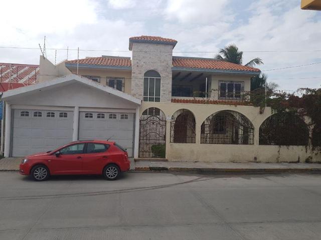 CASA EN VENTA, EN ISLA DEL CARMEN 2000