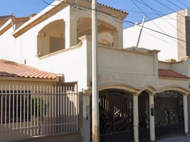 CASA EN VENTA EN ISLA FIJI JARDINES DEL LAGO MEXICALI BAJA CALIFORNIA