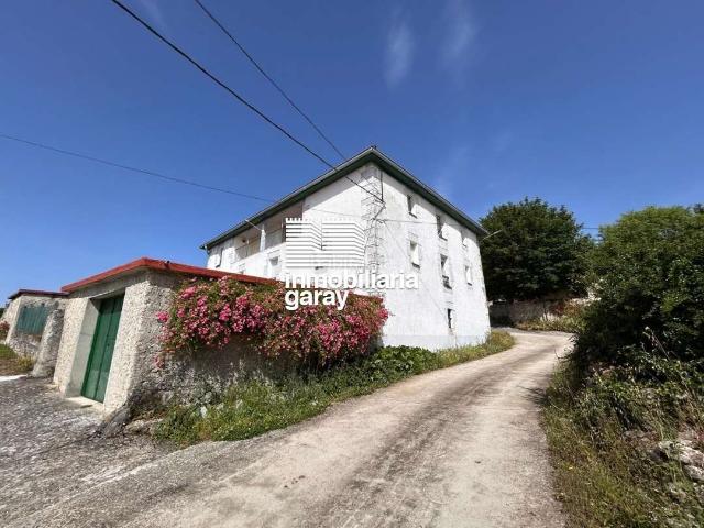 Casa en venta en Junta de Traslaloma. CASA DE PUEBLO CON TERRENO CERCA DE QUINCOCES DE YUSO. Casas Junta de.