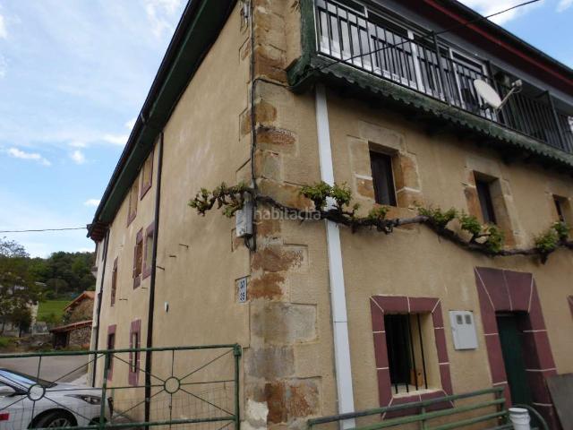 Casa en venta en Junta de Traslaloma. Piso en planta baja con terreno cercano a Medina de Pomar. Casas Junta de.