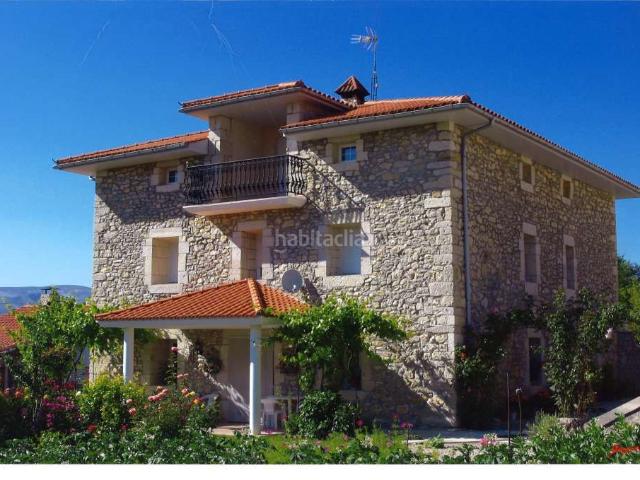 Casa en venta en Junta de Traslaloma. PRECIOSA CASA EN FINCA DE 3500 M2. Casas Junta de.
