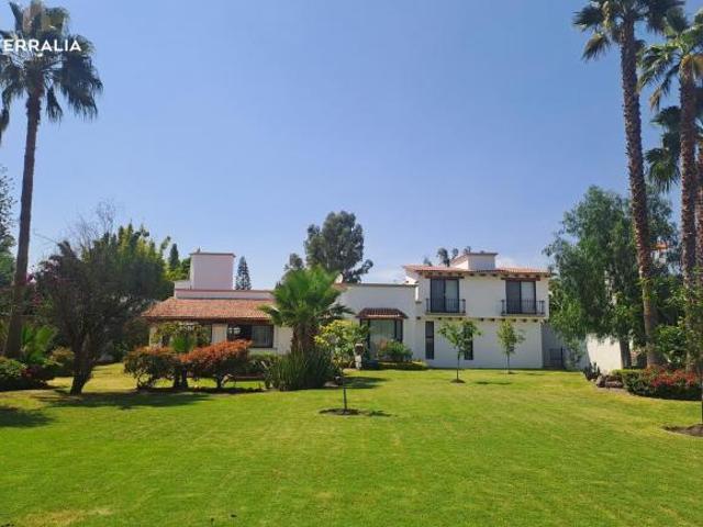 Casa en Venta en Jurica 5 recamaras con 4,900m2