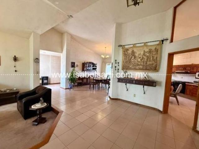 CASA EN VENTA EN JURICA