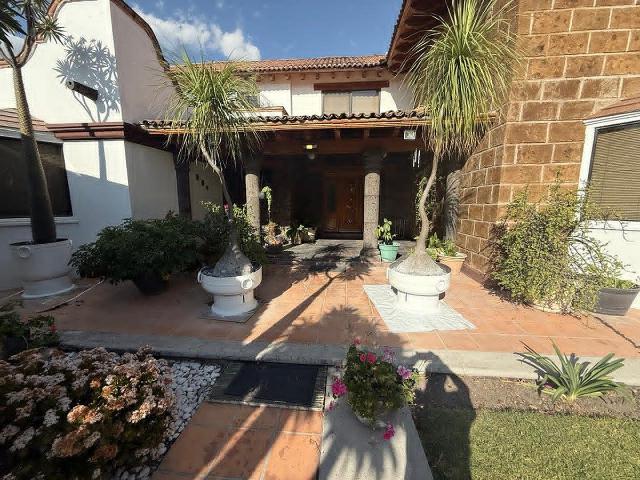 casa en venta/renta en jurica de 4 recamaras, 2 en pb