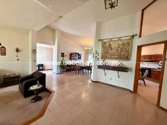 CASA EN VENTA EN JURICA
