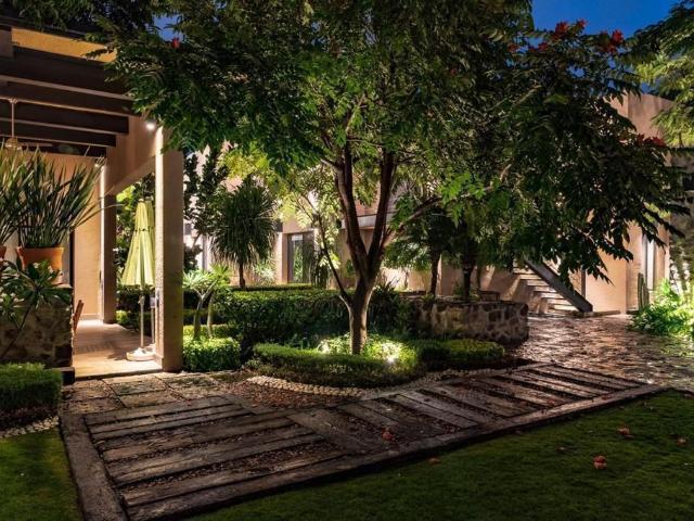 casa en venta en jurica en esquina! una sola planta