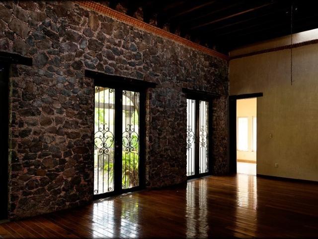 Casa en venta / renta en Jurica estilo Colonial con alberca