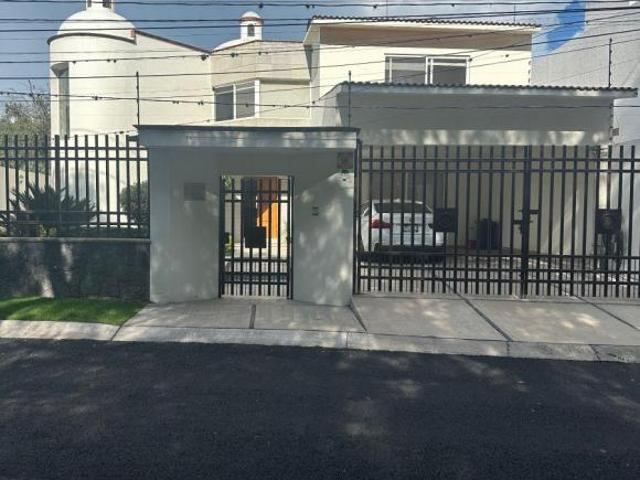 CASA EN VENTA EN JURIQUILLA EN EL CAMPO DE GOLF