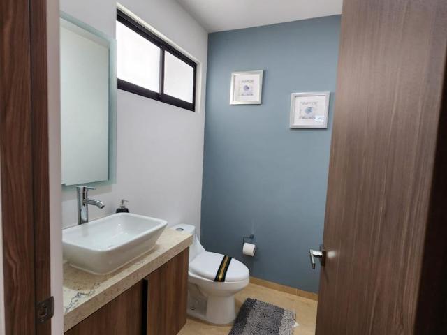 CASA EN VENTA, EN JURIQUILLA, QUERETARO