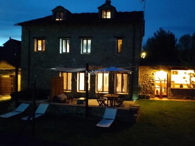 Casa en venta en Jaca, Poblaciones Sur. Casa de pueblo con licencia de turismo rural. Casas.
