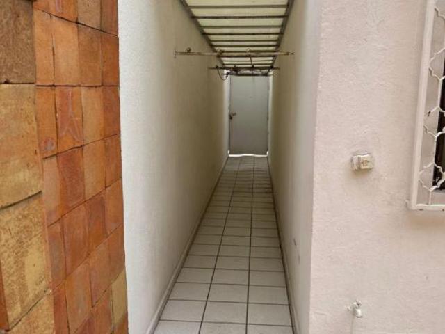 Casa en venta en Col. Jacarandas, muy cerca de Av. Vasco de Quiroga
