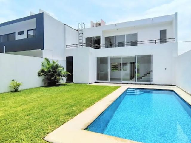 Casa con alberca en Jardines de Tlayacapan
