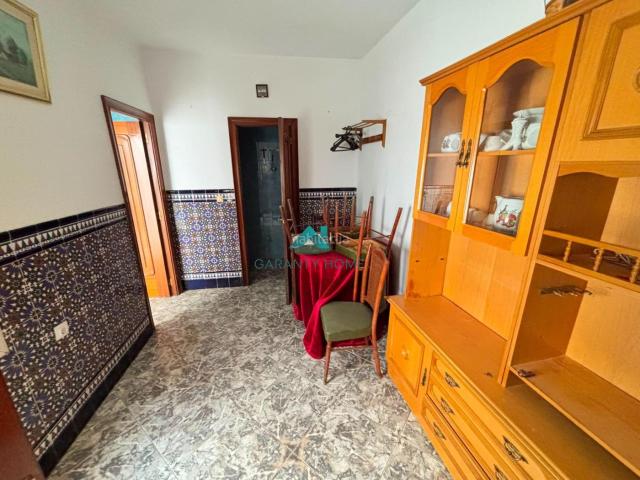 Casa en venta en Jamilena. Casa en Jamilena con terraza, patio y buhardilla. Casas.