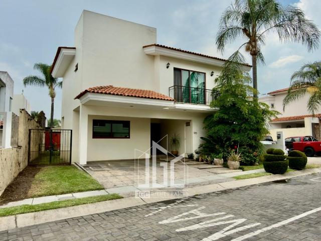 Casa en Venta en Jardin Real Coto 11