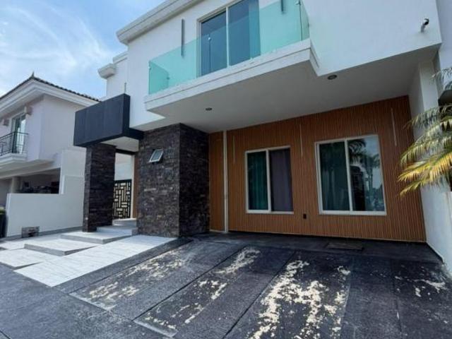 Casa en venta en Jardín Real, dentro de condominio privado