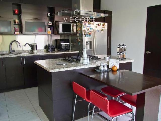 CASA EN VENTA EN JARDÍN REAL, ZAPOPAN