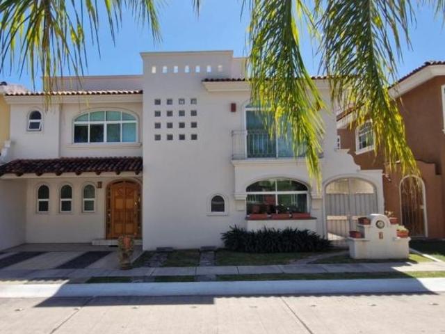 Casa en venta en Jardín Real, Zapopan Coto 7