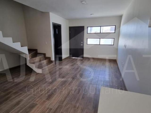 CASA EN VENTA EN JARDINES DE LA MESA TIJUANA COTO 4