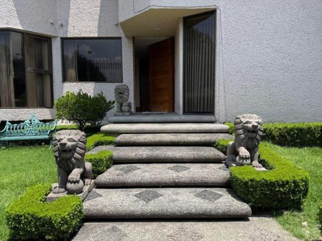 CASA EN VENTA EN JARDINES DE LA MONTAÑA