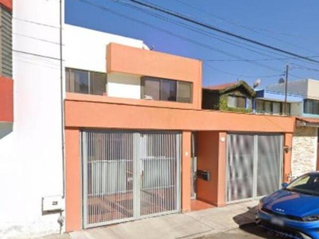 CASA EN VENTA EN JARDINES DE LA HACIENDA QUERETARO