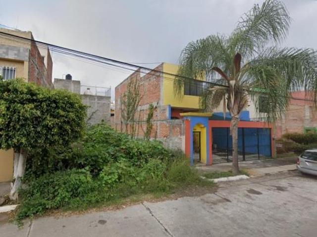! CASA EN VENTA EN JARDINES DE SAN JOAQUIN ZAMORA MICHOACAN ! PROPIEDAD DE REMATE HIPOTECARIO